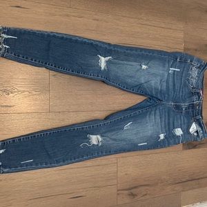 Great condition and super cute! These by far are the comfiest jeans I’ve put on!